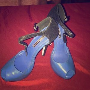 BCBG blue black platform heels size 5.5
